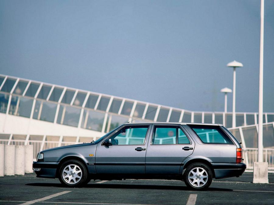  Lancia Thema SW 1992 года  (фото 2 из 2)